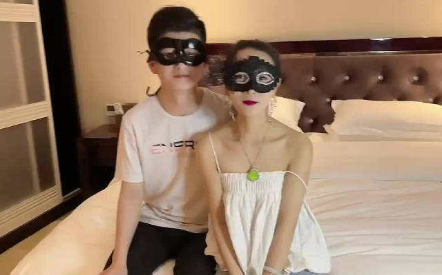 糖心Vlog.极品绿帽之我的淫荡人妻-丽江夫妻 糖心Vlog.极品绿帽之我的淫荡人妻-丽江夫妻