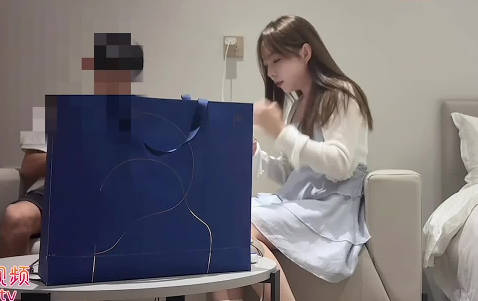 草霉视频原创.3000约的学生妹吻湿后再插入实在太享受 草霉视频原创.3000约的学生妹吻湿后再插入实在太享受